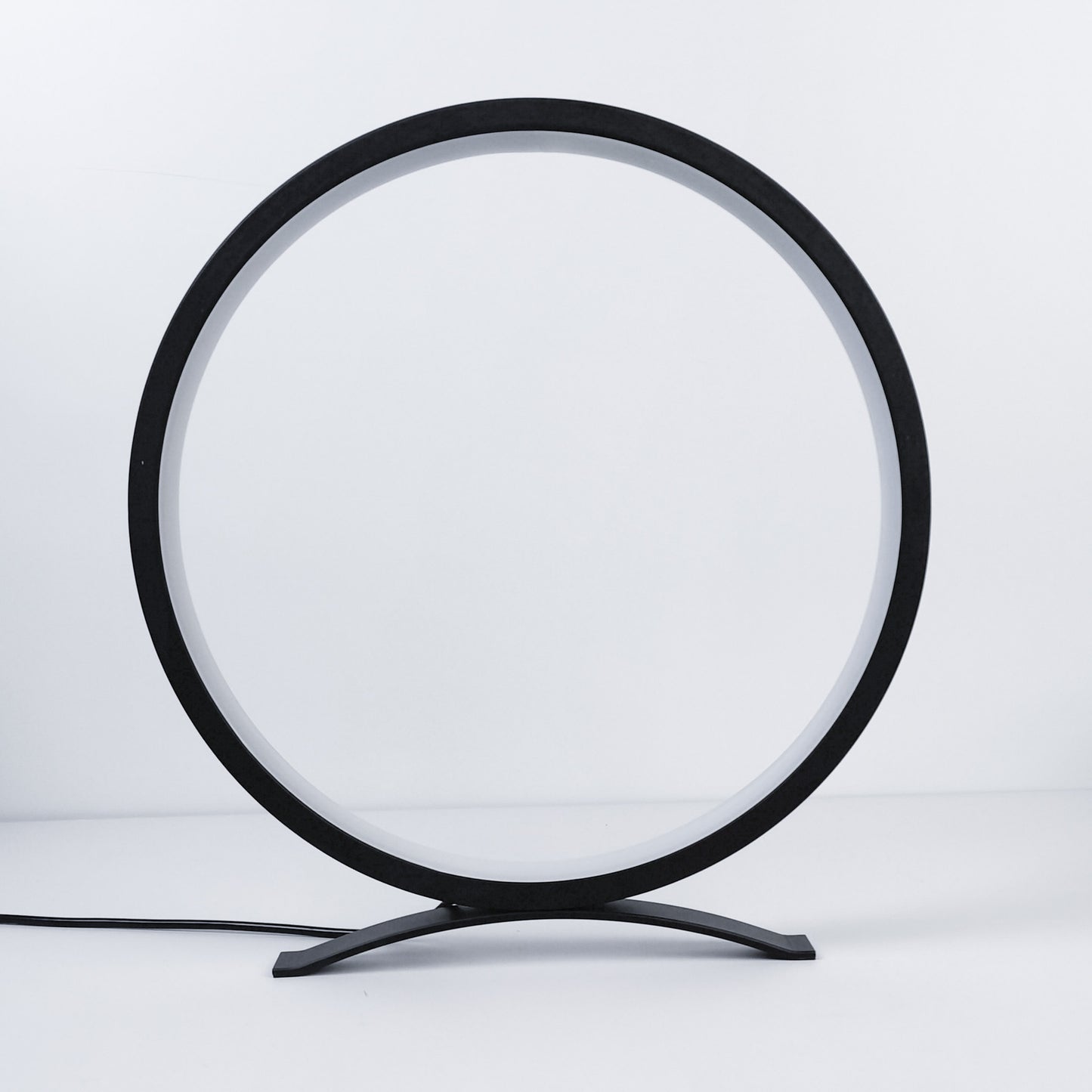 Modern Metal Table Lamp – Minimalist Design, Soft Warm Light (36V)